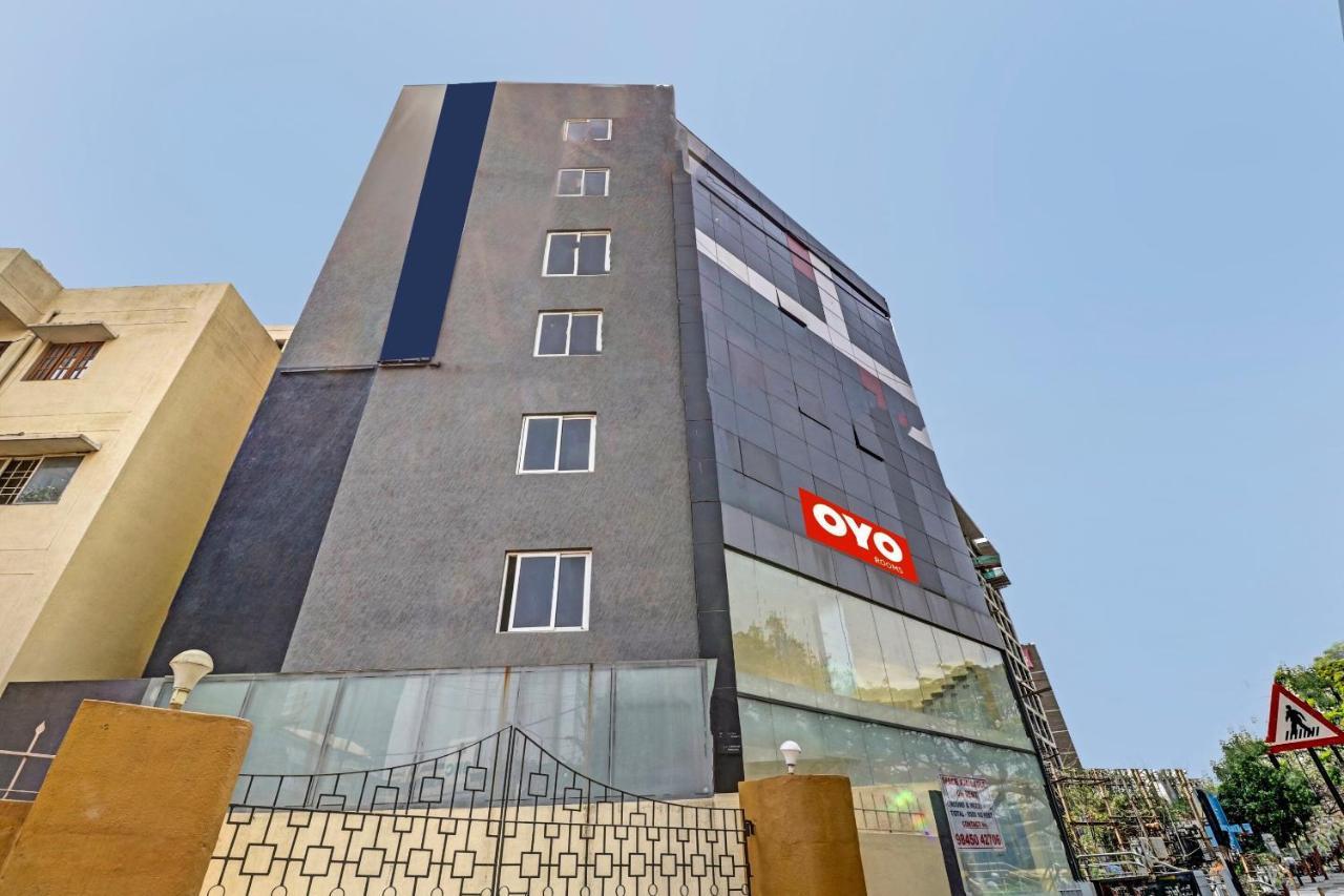 Oyo Townhouse 251 Richmond Circle Hotel Bangalore Eksteriør billede